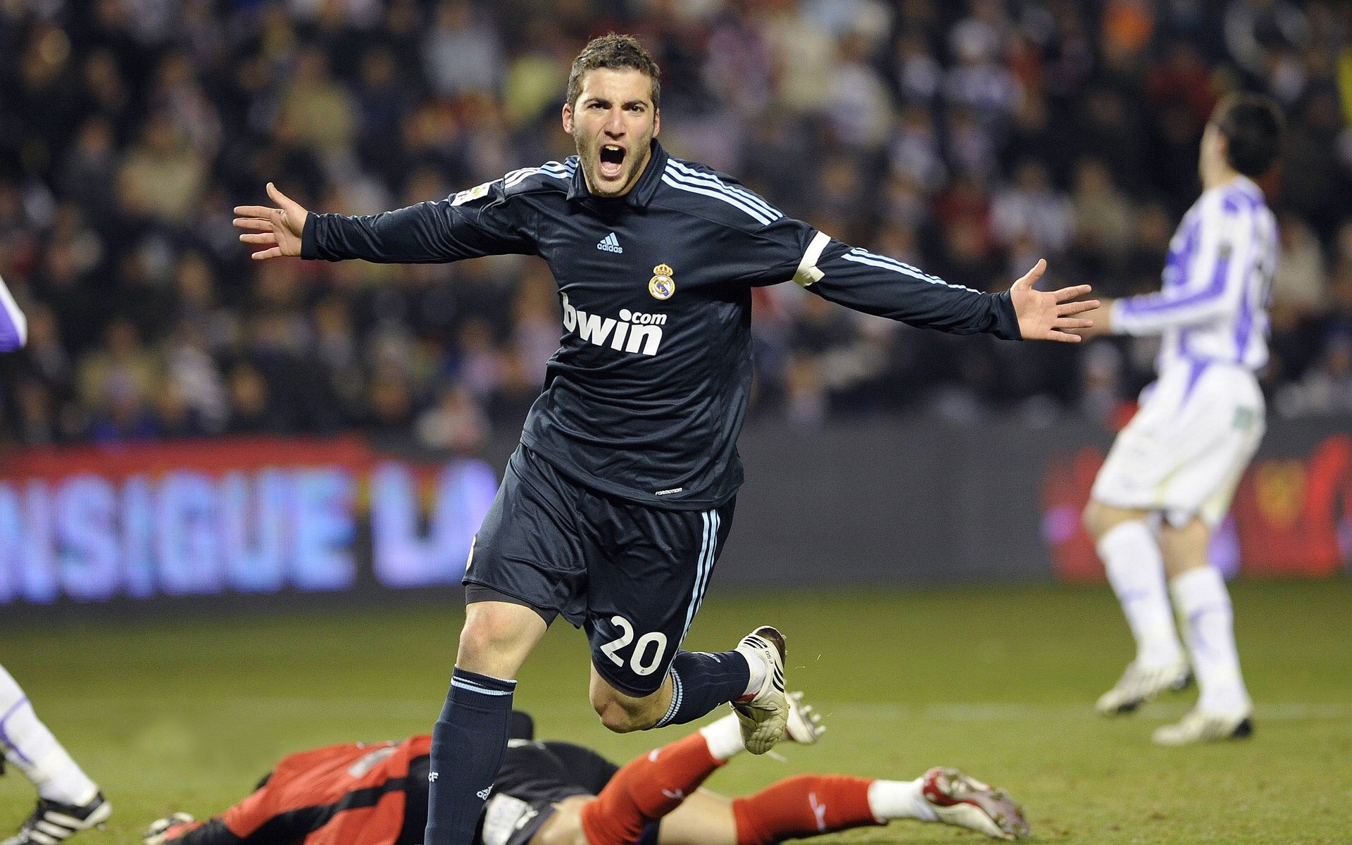 九游电竞站-亚洲杯国足惨败 技术层面问题突出，亚洲杯国足战绩